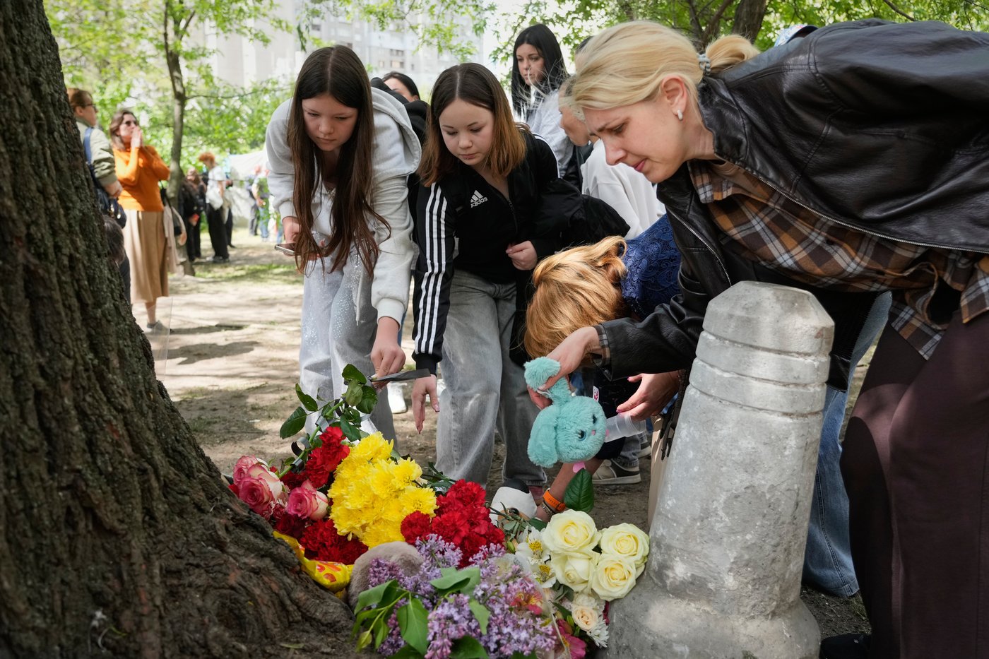 Kyiv mourns as death toll from Russian attack in the Ukrainian capital rises to 24 | iNFOnews.ca