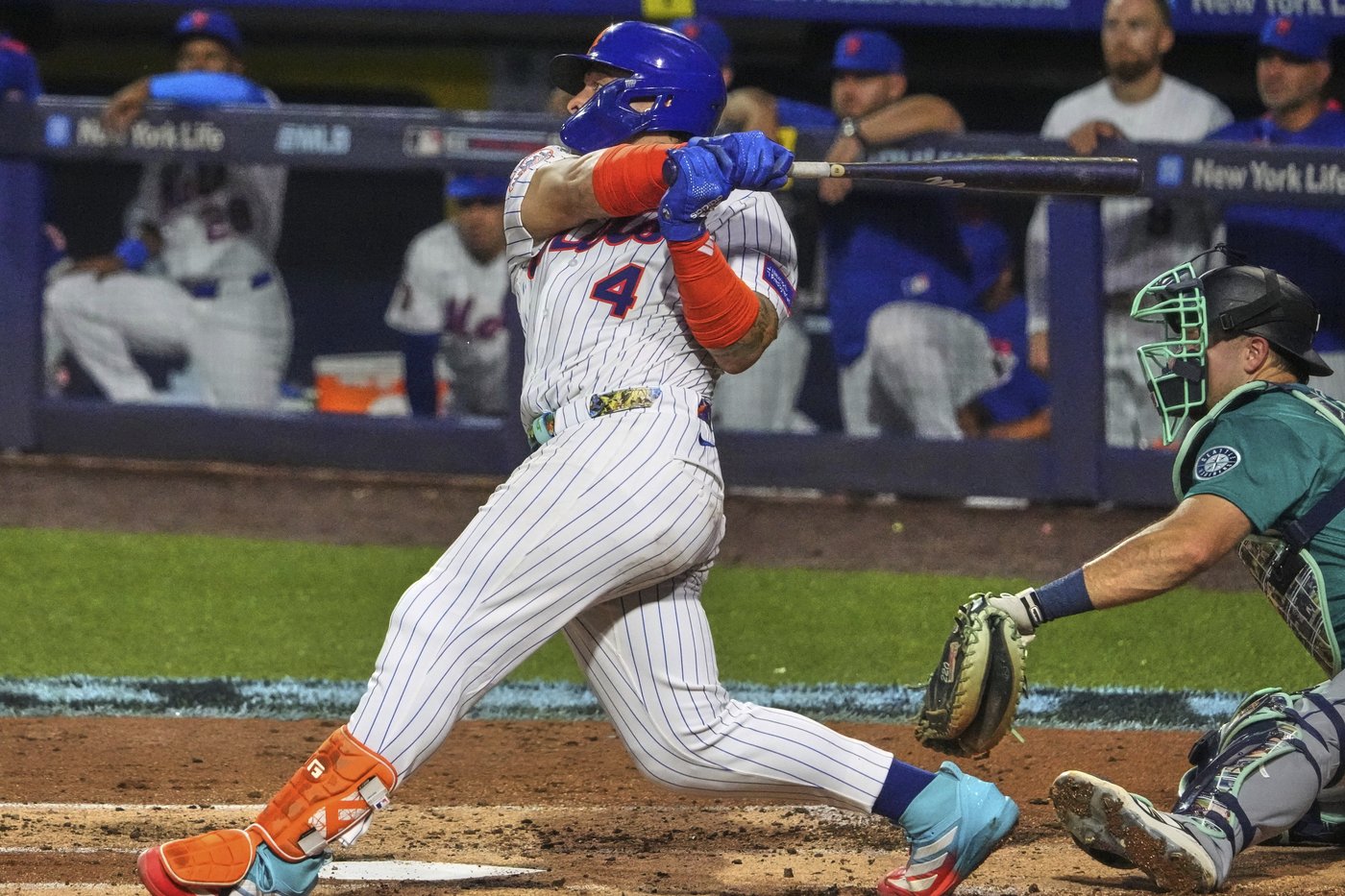 Mets' Francisco Alvarez to undergo MRI after jamming thumb in win over Mariners | iNFOnews.ca Mets' Francisco Alvarez to undergo MRI after jamming thumb in win over Mariners | iNFOnews.ca