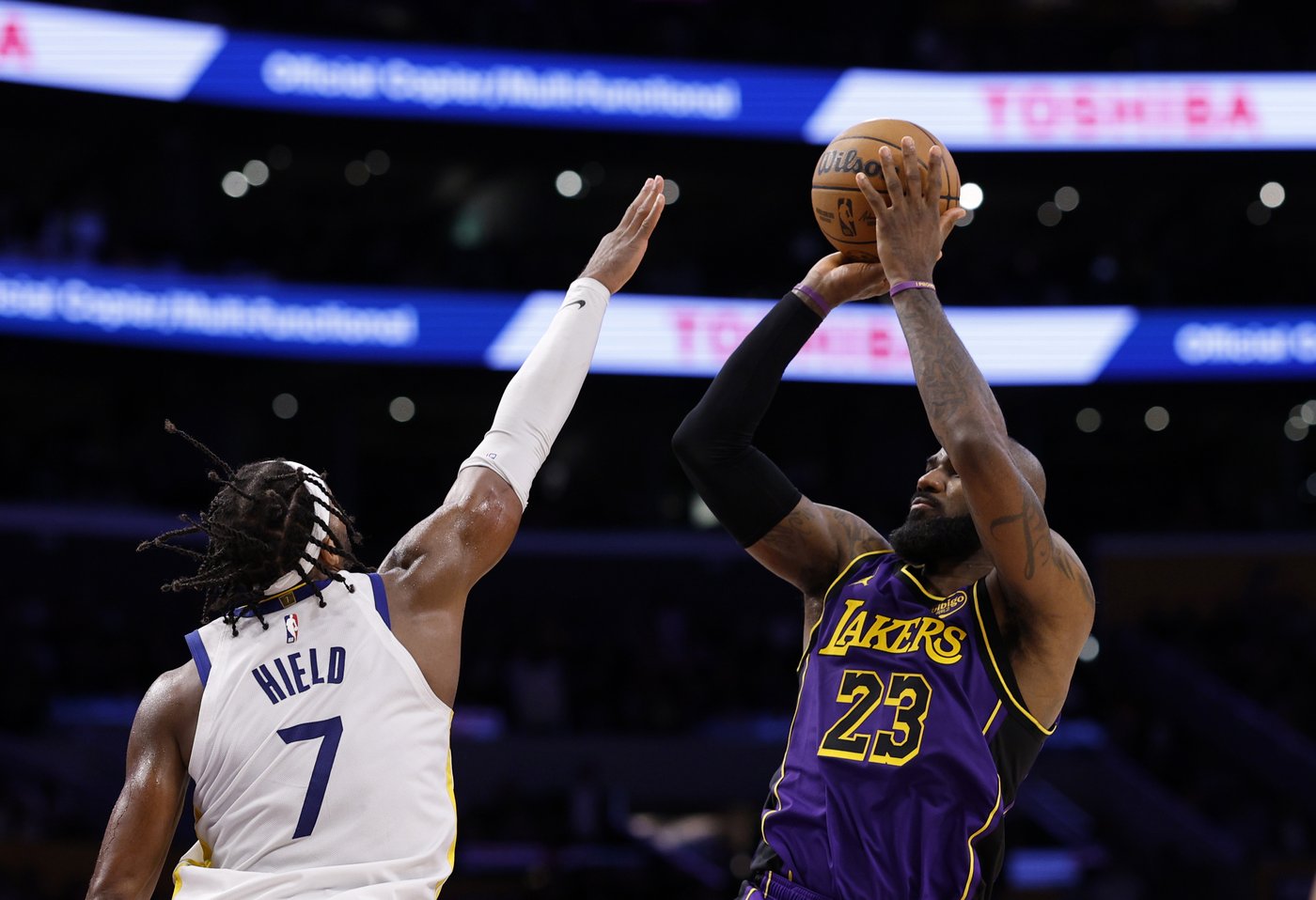 LeBron James becomes oldest player to score 40 points in NBA history, dropping 42 in Lakers' victory | iNFOnews.ca