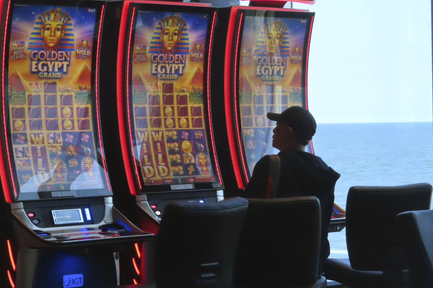Ex-regulator wants better protection for young adult gamblers, including uniform betting age | iNFOnews.ca