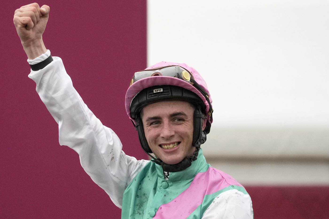 Late entry Bluestocking wins Prix de l’Arc de Triomphe | iNFOnews.ca