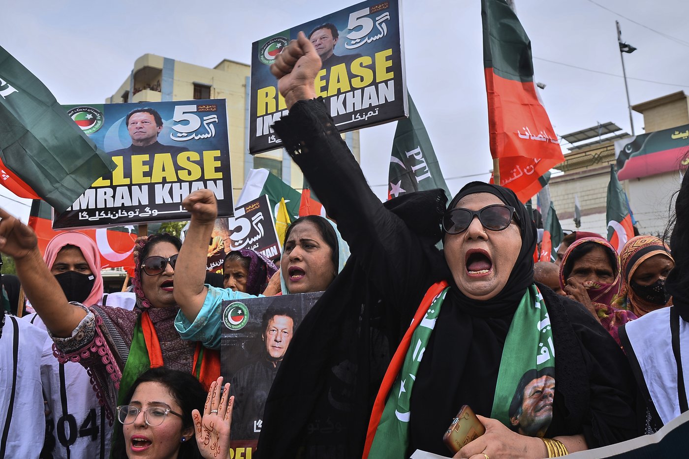Pakistan arrests over 200 activists as they rally to support former leader Imran Khan | iNFOnews.ca