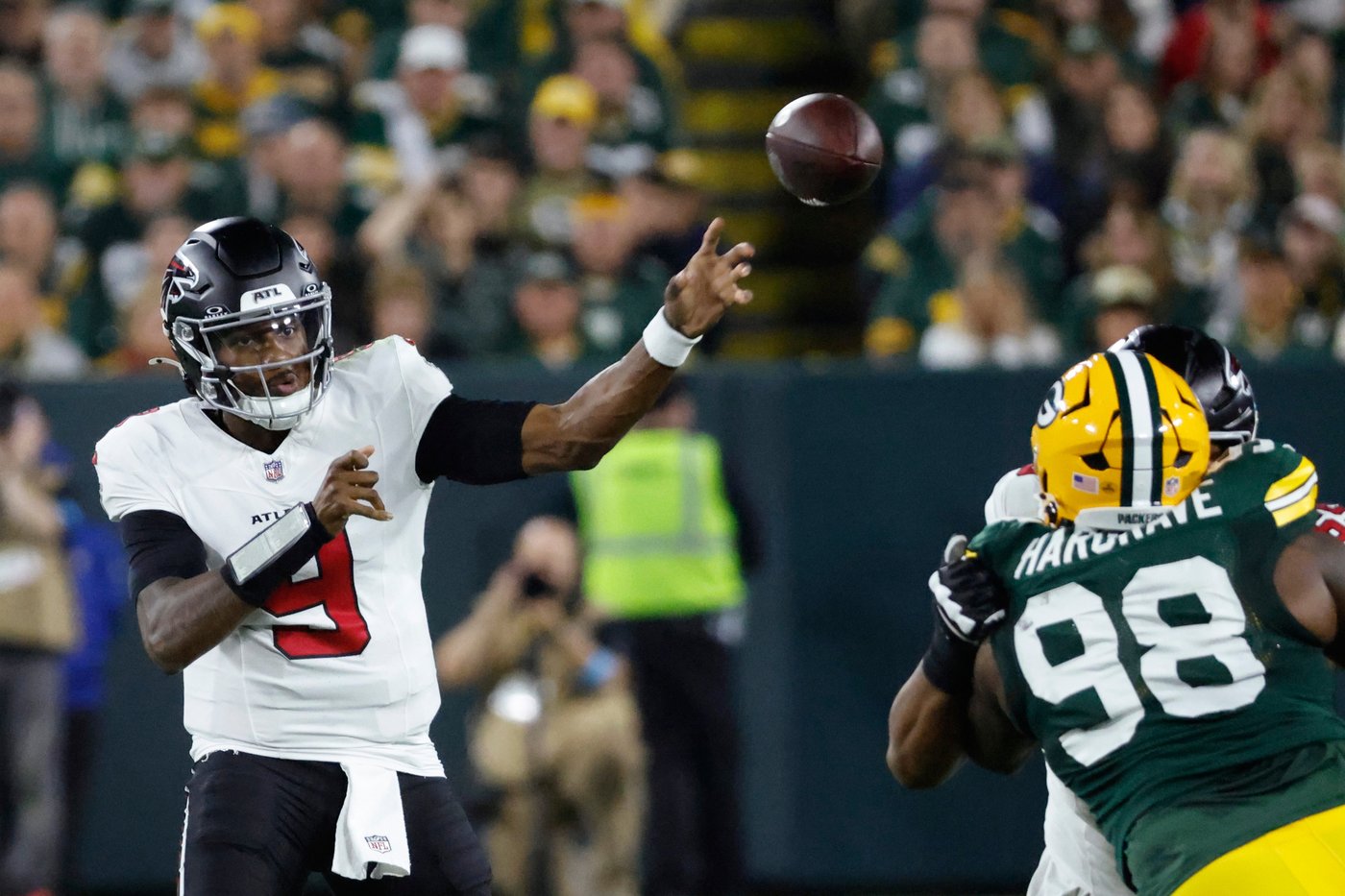 Bijan Robinson runs roughshod over the Packers as the Falcons breeze to a 35-14 victory | iNFOnews.ca