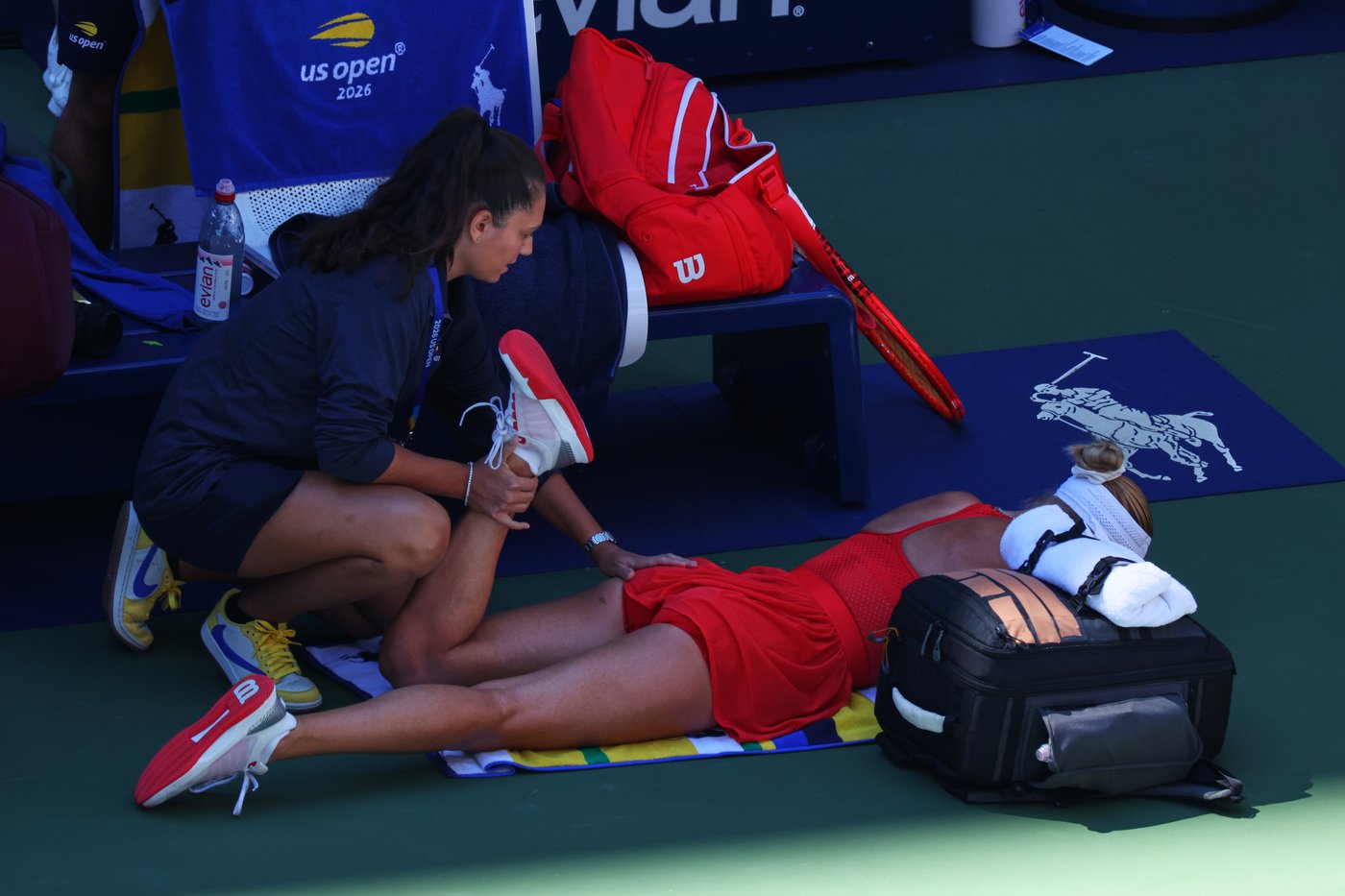 Mirra Andreeva helps injured opponent Anastasia Potapova before finishing her US Open victory | iNFOnews.ca Mirra Andreeva helps injured opponent Anastasia Potapova before finishing her US Open victory | iNFOnews.ca