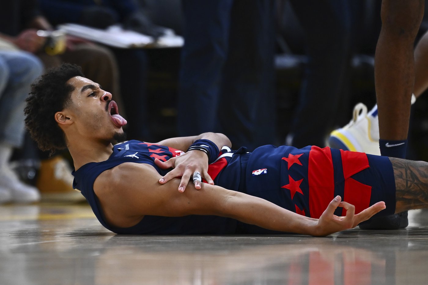 Stephen Curry scores 26 before leaving with ankle injury as Warriors beat Wizards 122-114 | iNFOnews.ca Stephen Curry scores 26 before leaving with ankle injury as Warriors beat Wizards 122-114 | iNFOnews.ca