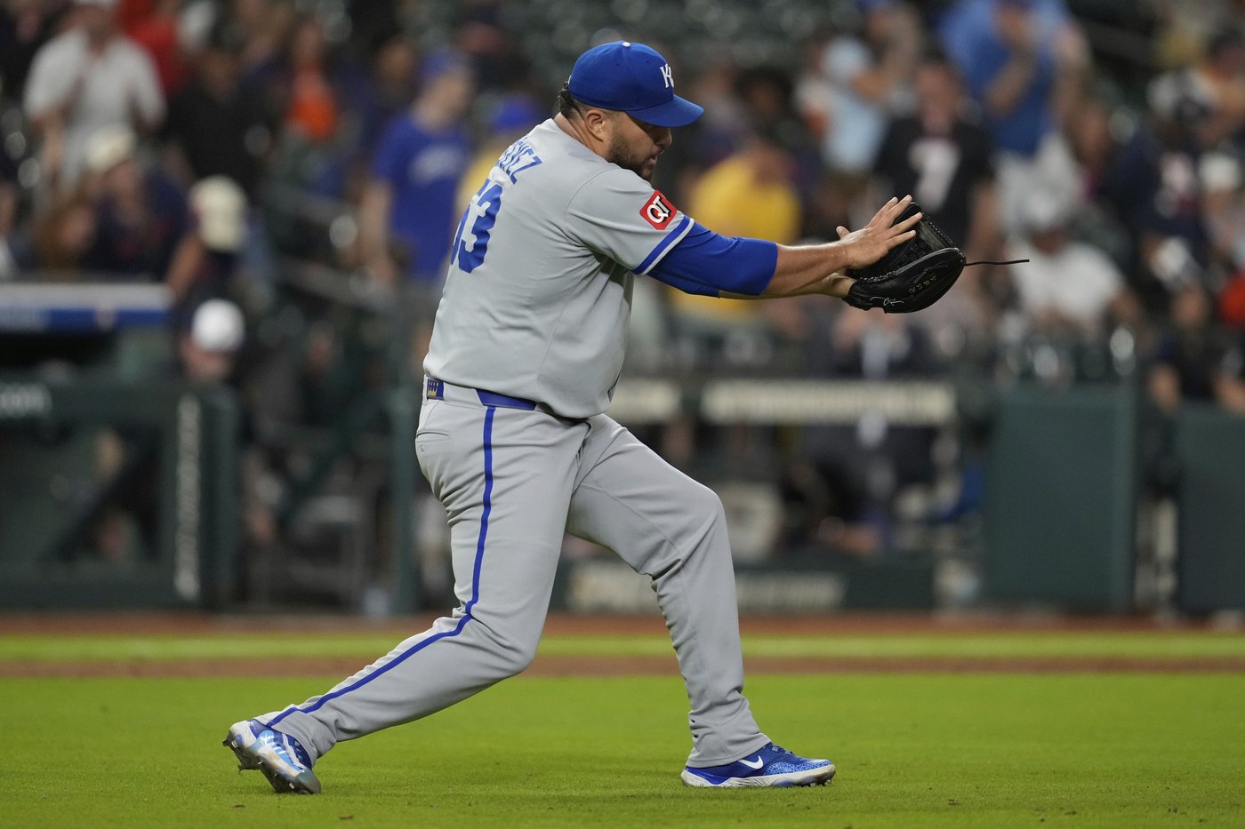 Witt and India each drive in 2 runs as the Royals beat the Astros 7-5 | iNFOnews.ca