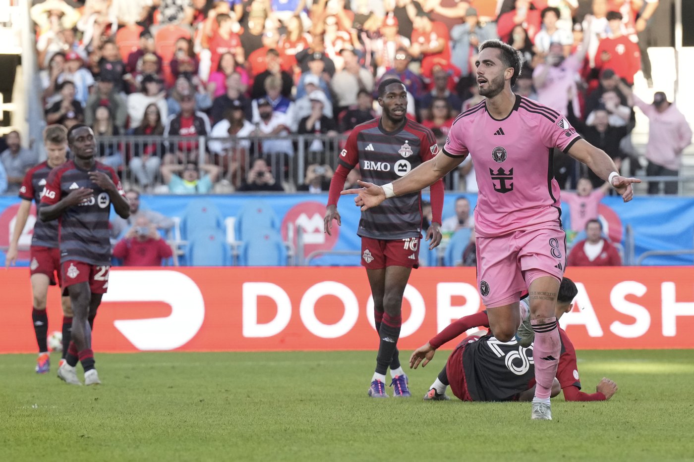 Fans cheer Messi as Toronto FC concedes late goal to Miami and misses out on playoffs | iNFOnews.ca Fans cheer Messi as Toronto FC concedes late goal to Miami and misses out on playoffs | iNFOnews.ca