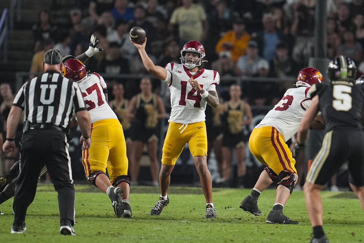 Jayden Maiava is unimpressed by No. 25 USC's prolific offense heading into Michigan State's big test | iNFOnews.ca Jayden Maiava is unimpressed by No. 25 USC's prolific offense heading into Michigan State's big test | iNFOnews.ca