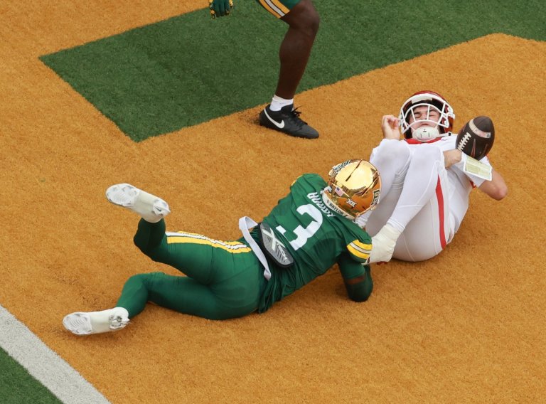 Conner Weigman accounts for 3 TDs as Houston wraps up 9-win regular season with 31-24 win at Baylor | iNFOnews.ca