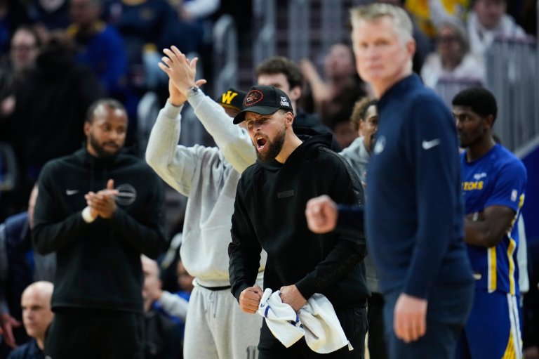 Stephen Curry to miss at least another 10 days for Warriors because of right knee injury | iNFOnews.ca