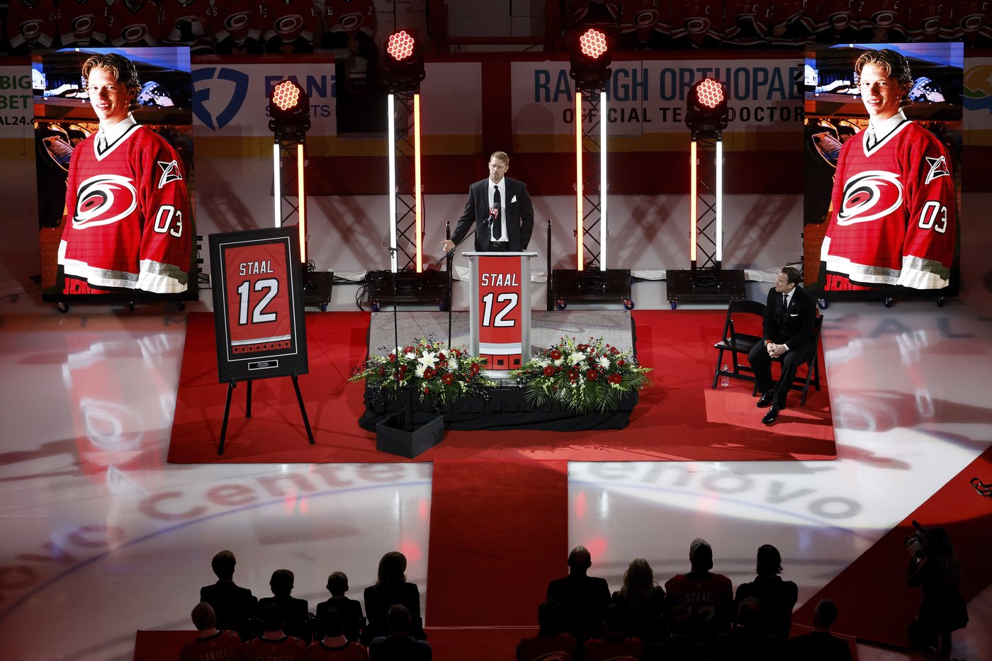 The Hurricanes retire Eric Staal's jersey in pregame ceremony | iNFOnews.ca
