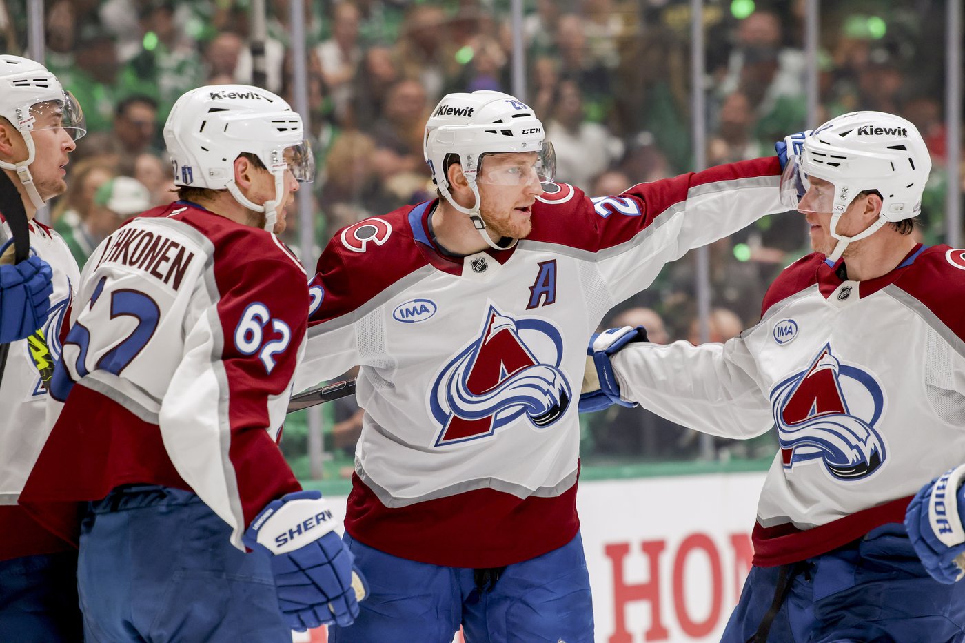 Johnston has quickest goal to start a Stars playoff game in 6-2 win over Avs for 3-2 series lead | iNFOnews.ca