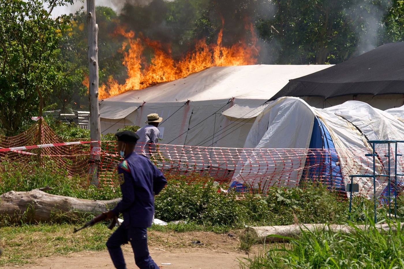 Residents burn an Ebola treatment center in Congo as anger grows over the outbreak | iNFOnews.ca