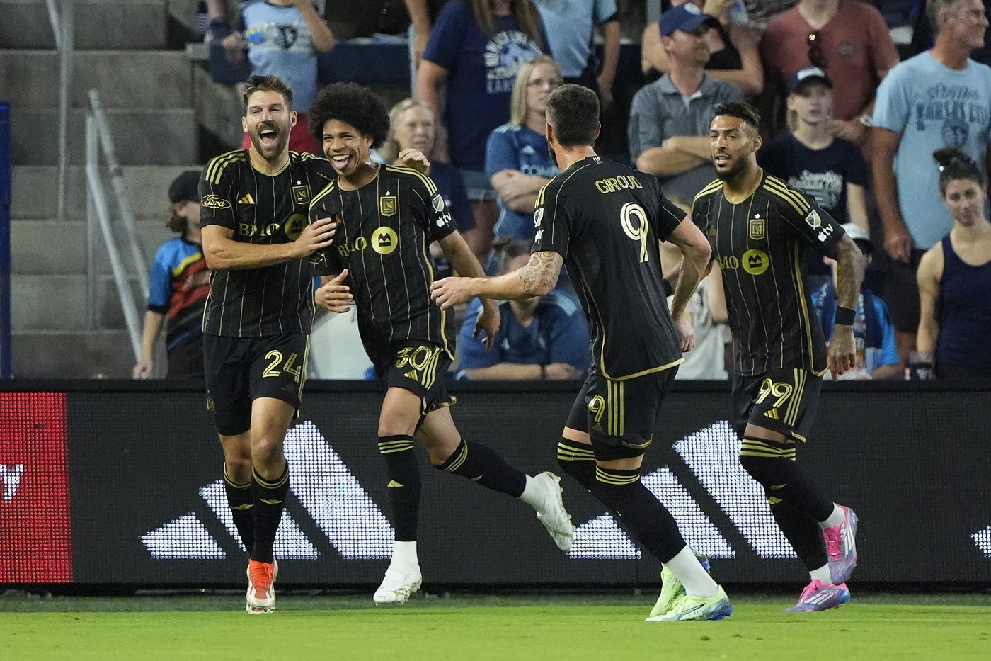 David Martínez, Denis Bouanga, Hugo Lloris power LAFC to 3-0 romp over Sporting KC | iNFOnews.ca
