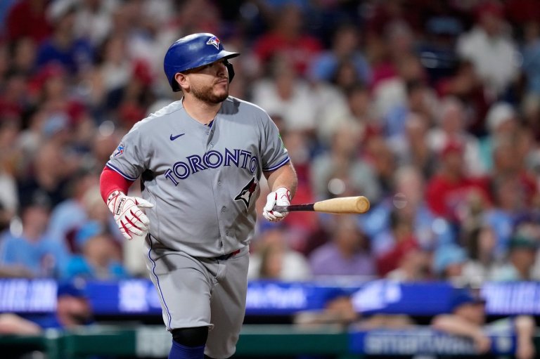 Rogers escapes 2 bases-loaded jams in the ninth to seal Blue Jays' 5-4 win over Phillies | iNFOnews.ca
