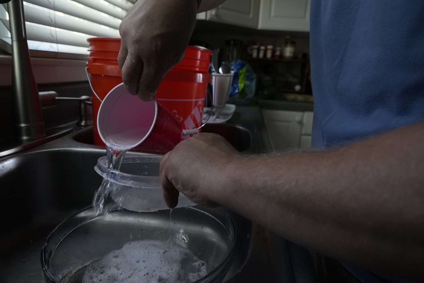 A week after Helene hit, thousands still without water struggle to find enough | iNFOnews.ca