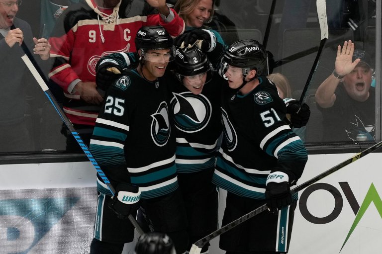 Will Smith scores twice as the Sharks rally from a two-goal deficit to beat the Canucks 3-2 | iNFOnews.ca
