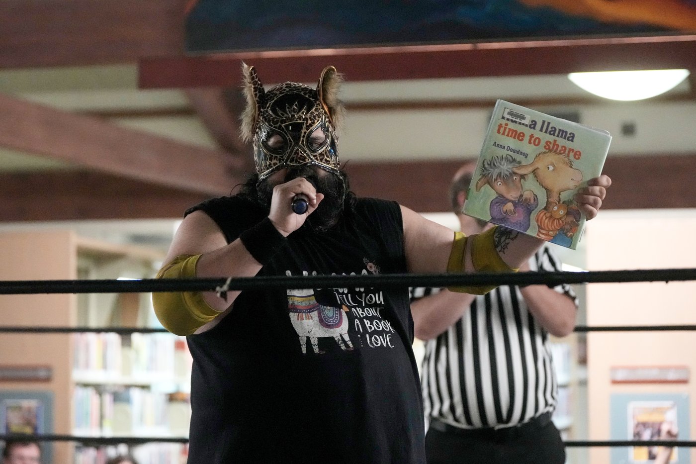 Wrestling matches provide an action-packed story time at US libraries, in photos | iNFOnews.ca