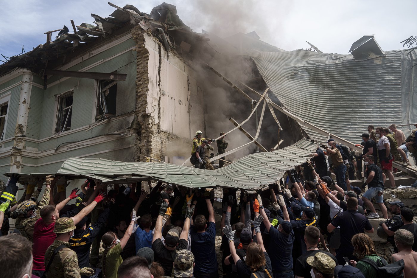 Two AP journalists in Ukraine and the Mideast break down the wars they covered in 2024 | iNFOnews.ca