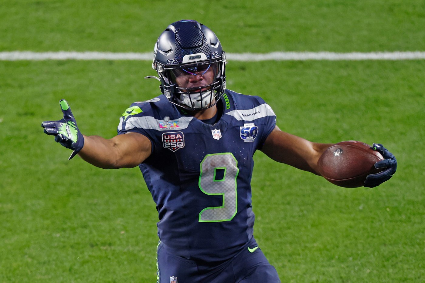 Chiefs land Super Bowl MVP Kenneth Walker on a 3-year deal worth up to $45M, AP source says | iNFOnews.ca