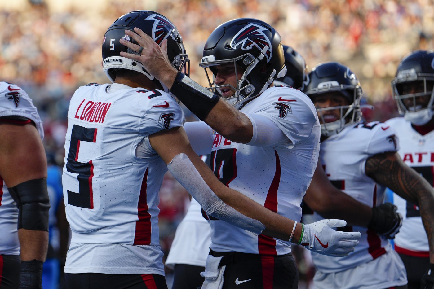 Bijan Robinson scores 2 TDs. Falcons beat Panthers 38-20 for 3rd straight victory vs. NFC South foe | iNFOnews.ca