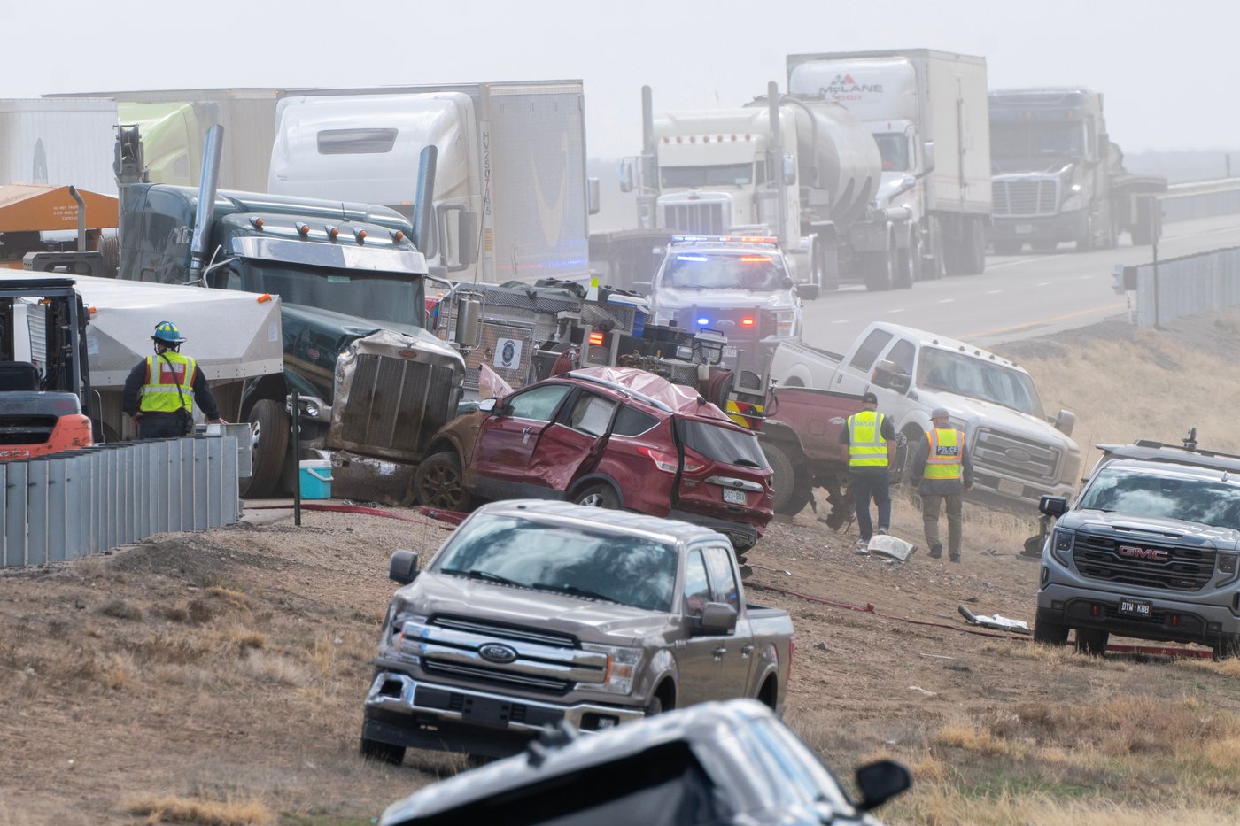 4 dead in crashes involving over 30 vehicles in 'brown out' conditions on Colorado interstate | iNFOnews.ca