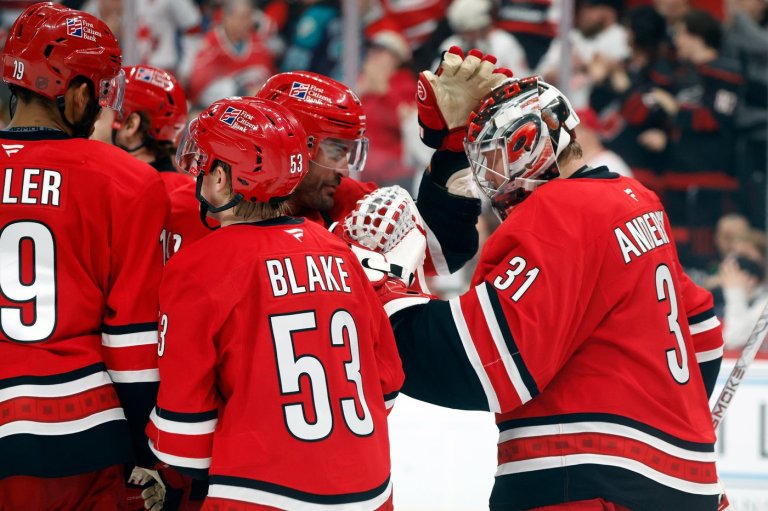 Gostisbehere sparks Hurricanes’ 5th straight win, 5-2 over Red Wings | iNFOnews.ca