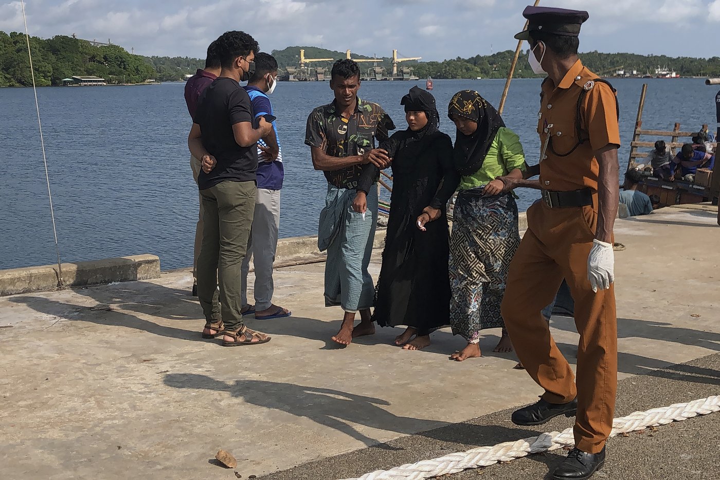 Sri Lanka's navy rescues 102 Rohingya refugees found adrift aboard a fishing trawler | iNFOnews.ca