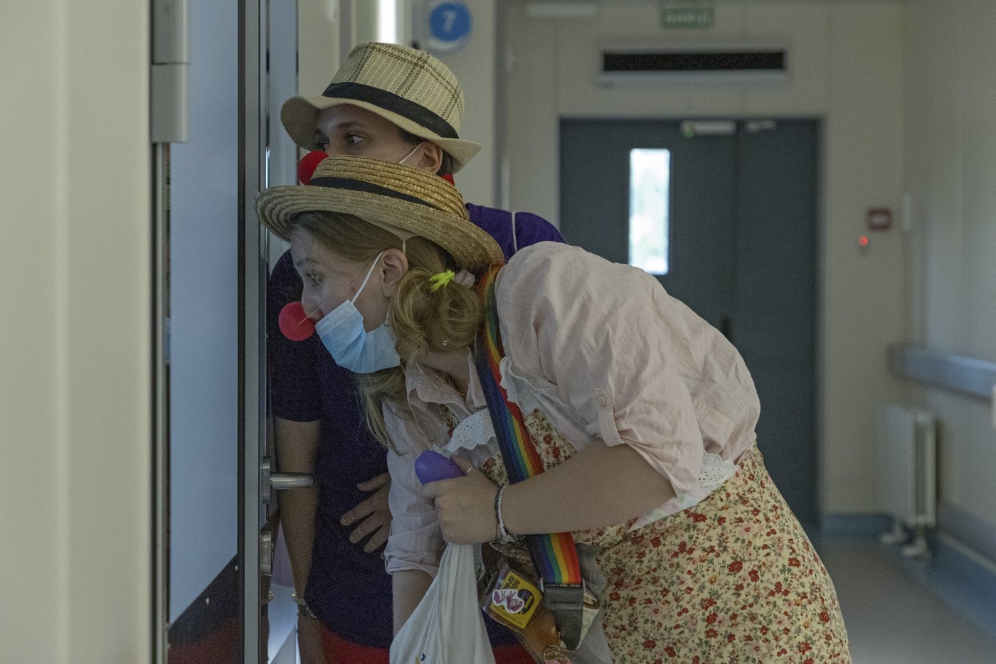 Hospital clowns bring joy to young Ukrainian cancer patients who survived Russian missile attack | iNFOnews.ca