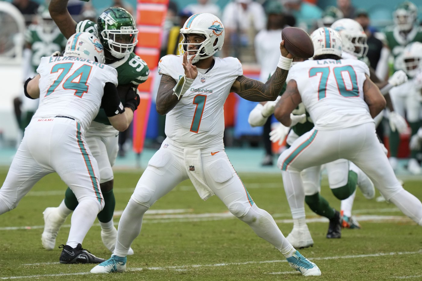 Tua Tagovailoa's strong play has helped keep the Dolphins' playoff hopes alive | iNFOnews.ca