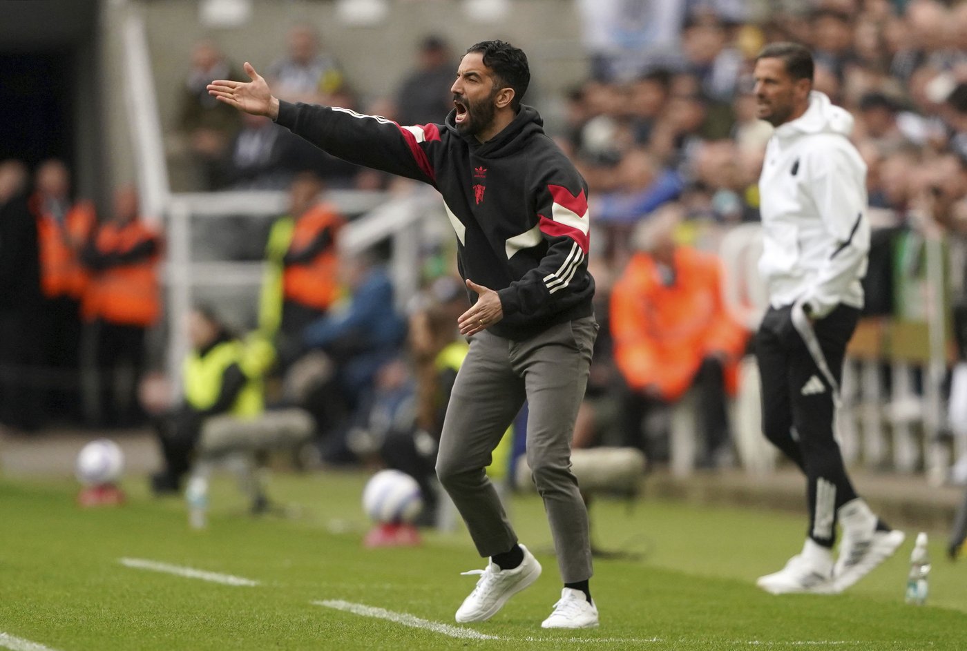 Late Van Dijk goal sees Liverpool move to within six points of the Premier League title | iNFOnews.ca Late Van Dijk goal sees Liverpool move to within six points of the Premier League title | iNFOnews.ca