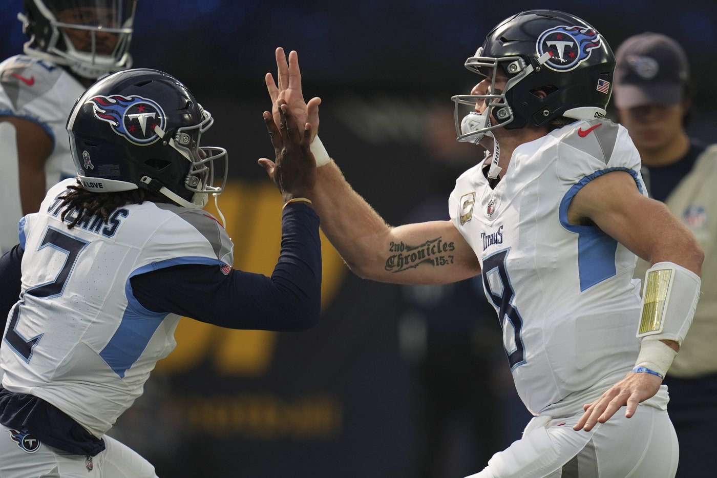 Justin Herbert has TDs passing and rushing as Chargers beat Titans 27-17 for 3rd straight win | iNFOnews.ca