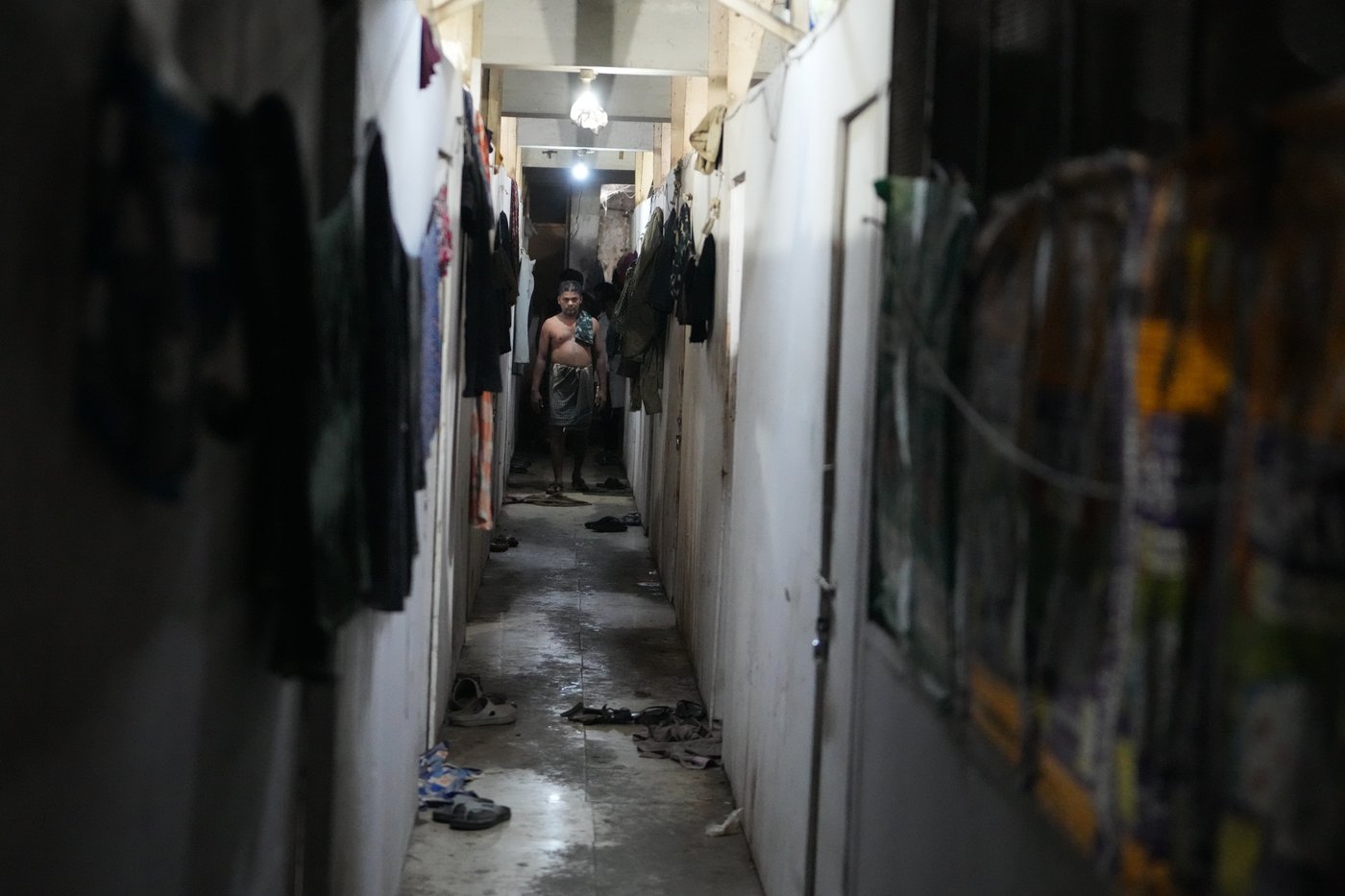 How one Indian textile worker copes with extreme heat in factory work and cramped living quarters | iNFOnews.ca