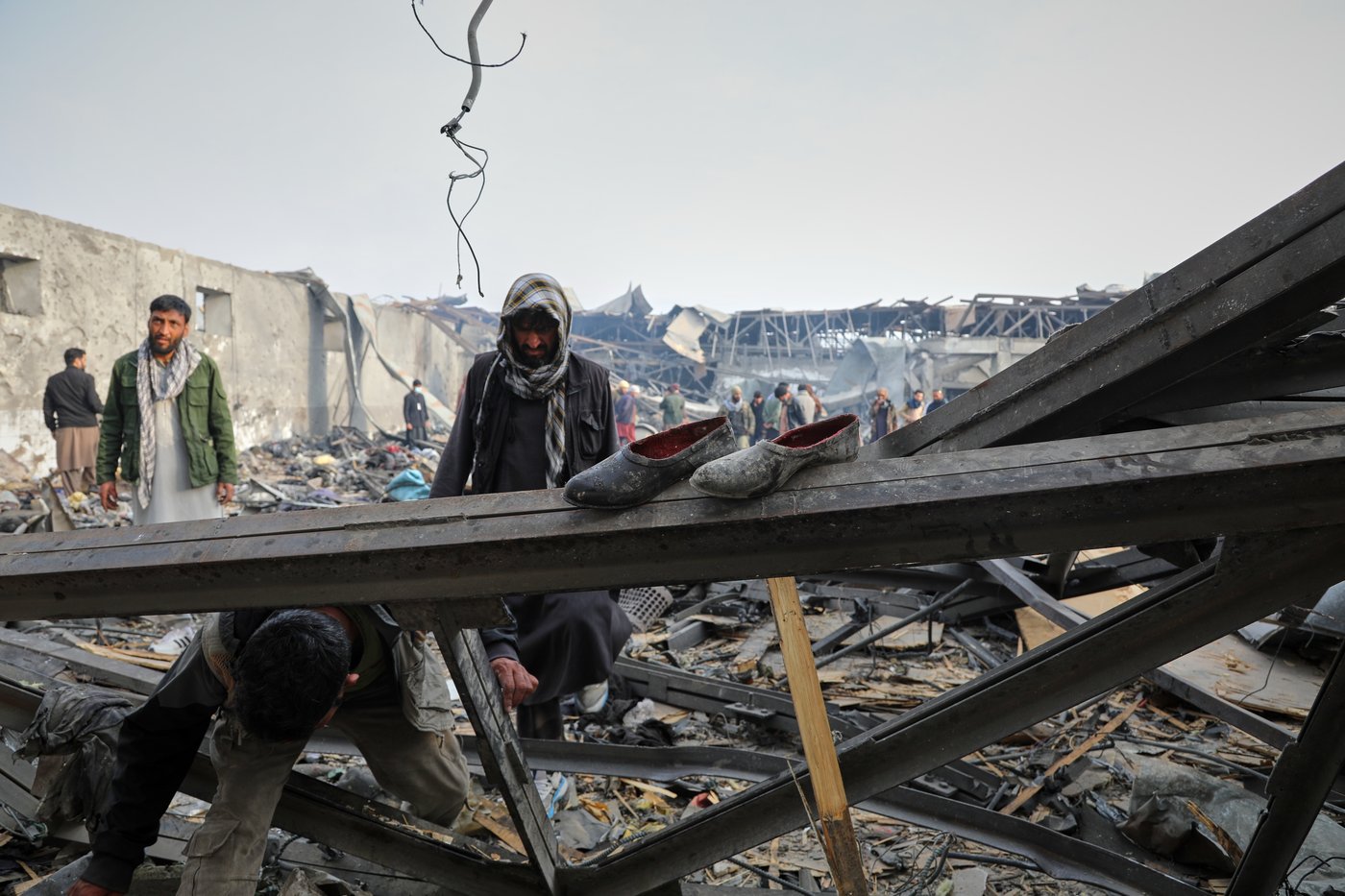 Rescue crews dig bodies out of the ruins of a Kabul hospital hit in an airstrike blamed on Pakistan | iNFOnews.ca Rescue crews dig bodies out of the ruins of a Kabul hospital hit in an airstrike blamed on Pakistan | iNFOnews.ca