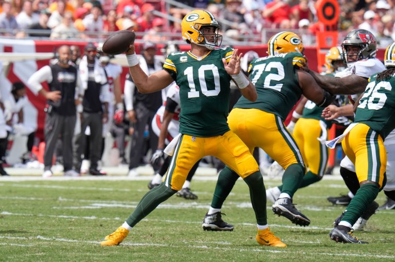 Jordan Love throws 2 touchdown passes, Packers edge Buccaneers 17-14 | iNFOnews.ca