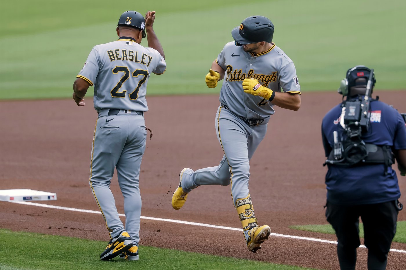 Pinch-hitter Michael Harris II delivers 3-run double to rally Braves past Pirates 3-2 for sweep | iNFOnews.ca Pinch-hitter Michael Harris II delivers 3-run double to rally Braves past Pirates 3-2 for sweep | iNFOnews.ca