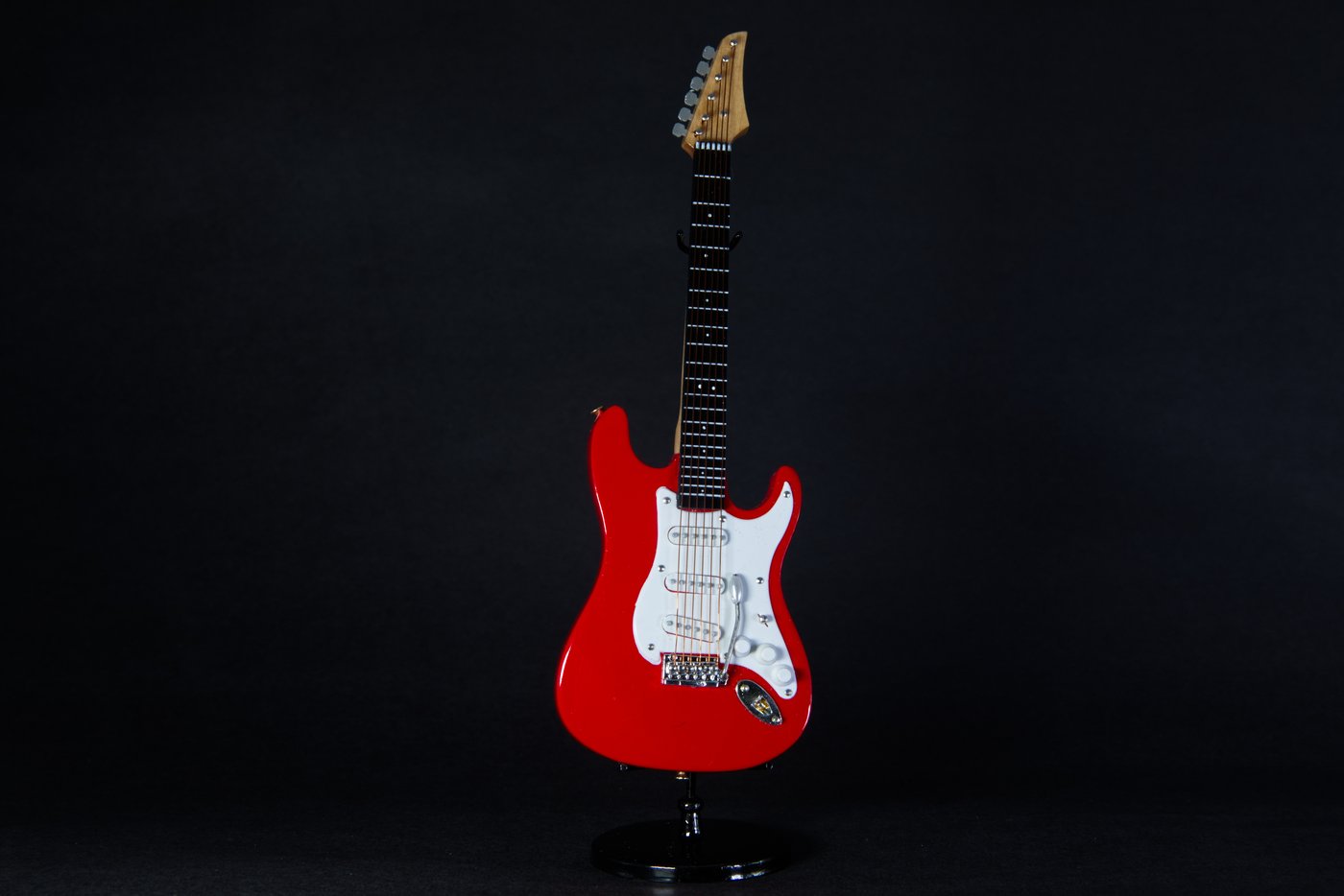 The electric guitar spawned garage bands, rock-god dreams - and generations of popular music | iNFOnews.ca