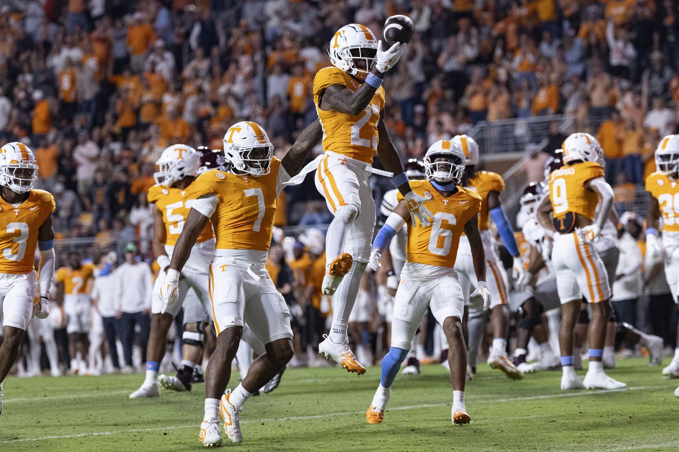 Sampson leads No. 7 Tennessee to 33-14 win over Mississippi State, but Iamaleava exits with injury | iNFOnews.ca
