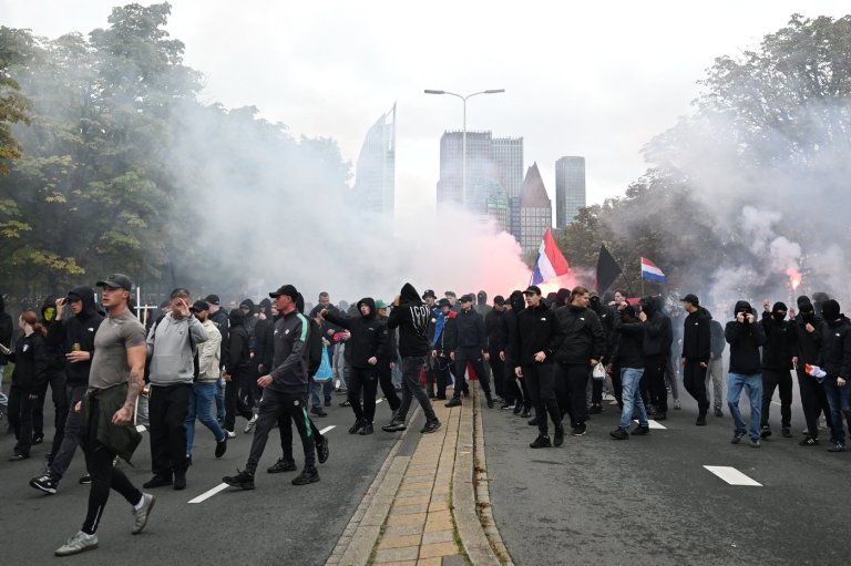 Dutch riot police break up far-right protest in The Hague after violence erupts | iNFOnews.ca