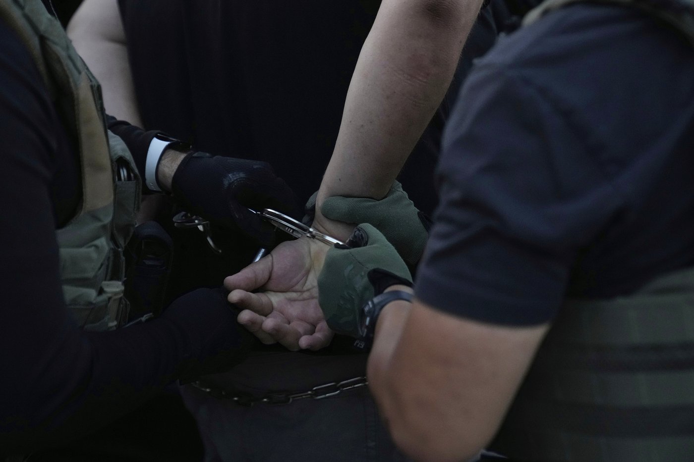 ICE arrests nearly 550 in Chicago area as part of 'Midway Blitz' | iNFOnews.ca ICE arrests nearly 550 in Chicago area as part of 'Midway Blitz' | iNFOnews.ca
