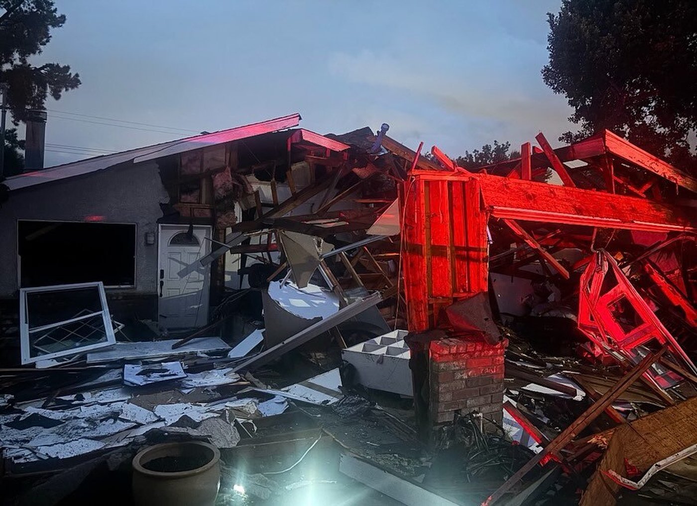 House explodes in Southern California, injuring 8 people and damaging nearby homes | iNFOnews.ca