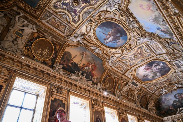 Louvre reopens Apollo Gallery after a brazen heist, but no jewels on display | iNFOnews.ca