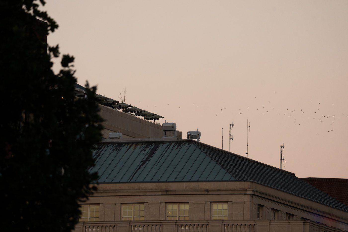 Trump says his ballroom will house a drone port. The Secret Service already has one next door | iNFOnews.ca Trump says his ballroom will house a drone port. The Secret Service already has one next door | iNFOnews.ca