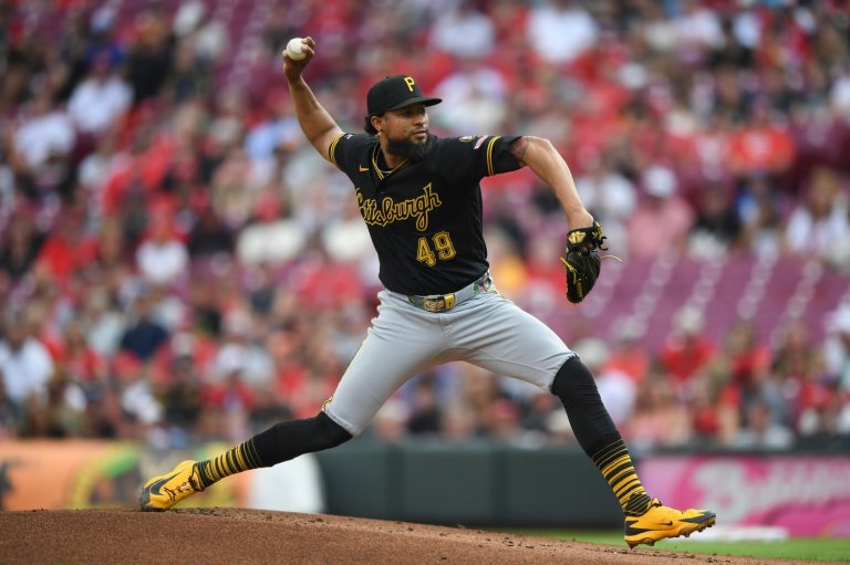Elly De La Cruz scores in the ninth as the Reds beat the Pirates 3-2 | iNFOnews.ca