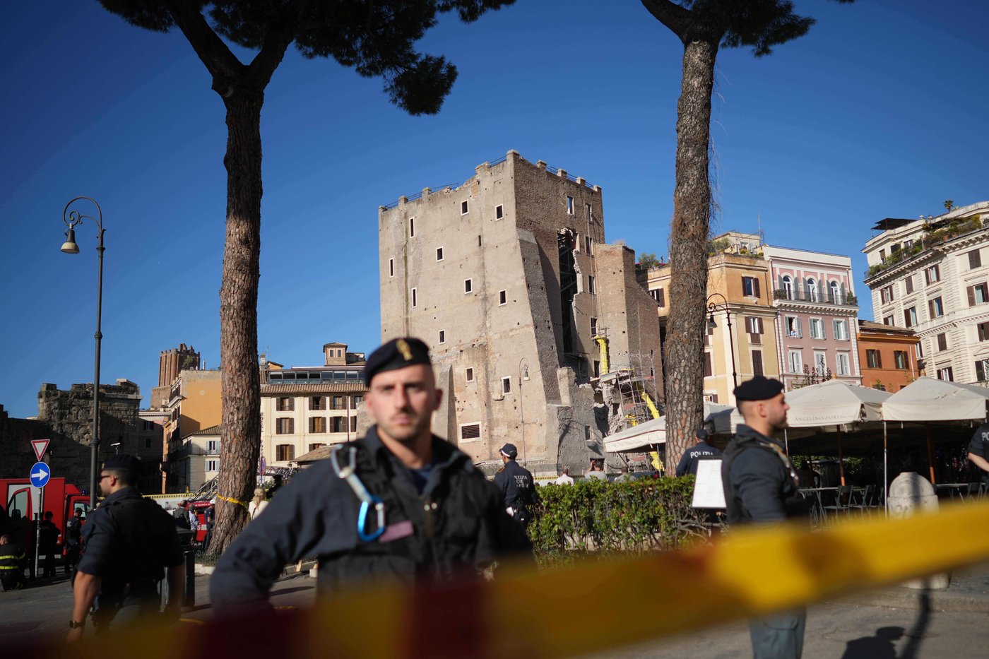 Worker dies after 11 hours trapped within partially collapsed medieval tower in Rome | iNFOnews.ca