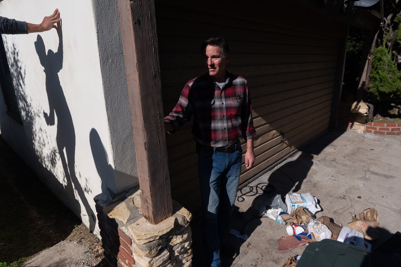 California homeowner rolls out 'unwelcome' mat for black bear living under his house | iNFOnews.ca