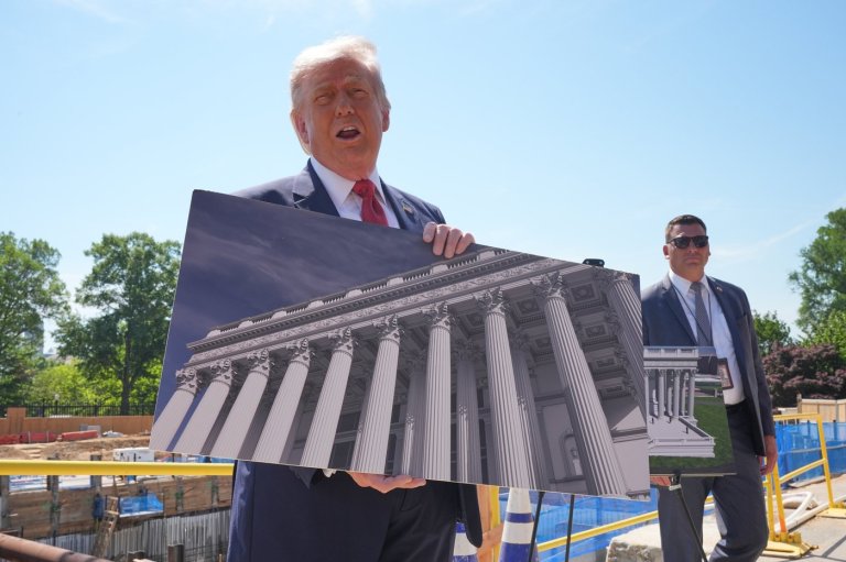Trump shows reporters ballroom construction site as lawmakers balk at $1B for White House security | iNFOnews.ca