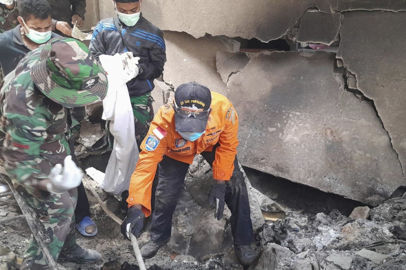 What to know about the eruptions of Mount Lewotobi Laki Laki that killed 9 in Indonesia | iNFOnews.ca