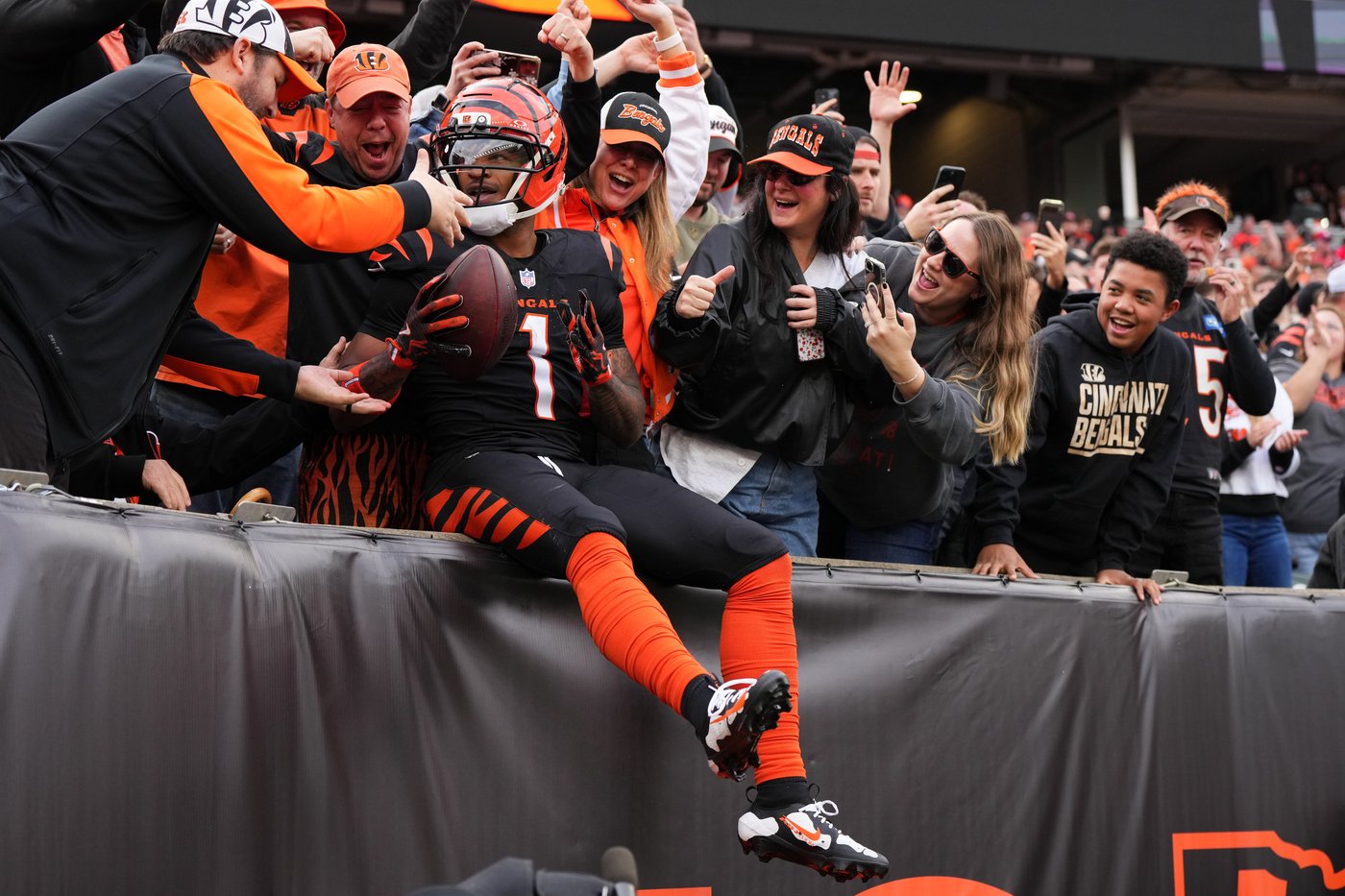 Ja'Marr Chase has two TD catches as Bengals breeze past Cardinals 37-14 | iNFOnews.ca