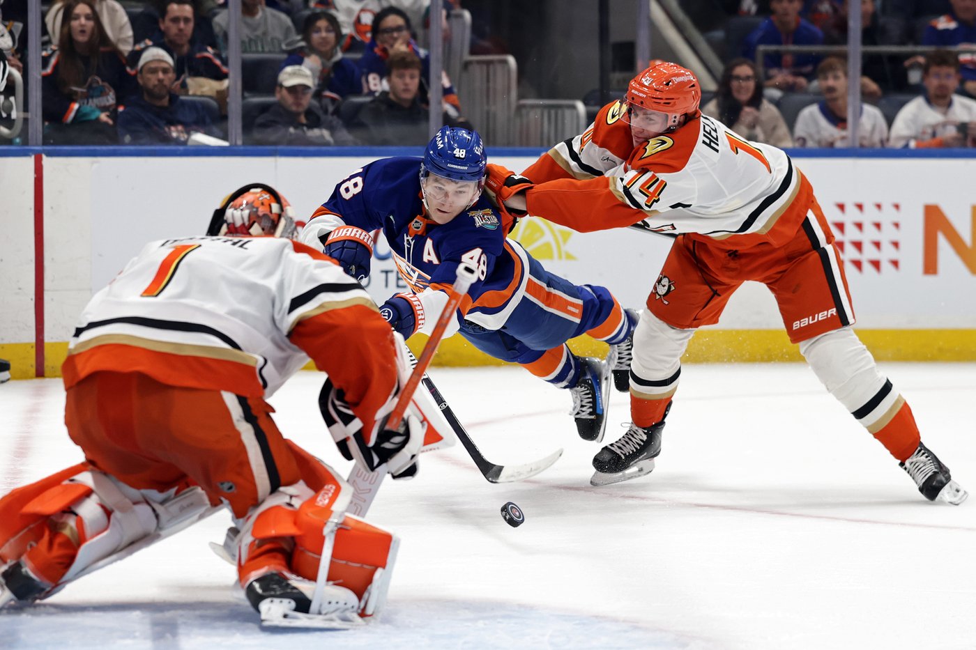 Islanders score 3 1st-period goals, beat Ducks 3-2 for 2nd straight win | iNFOnews.ca Islanders score 3 1st-period goals, beat Ducks 3-2 for 2nd straight win | iNFOnews.ca